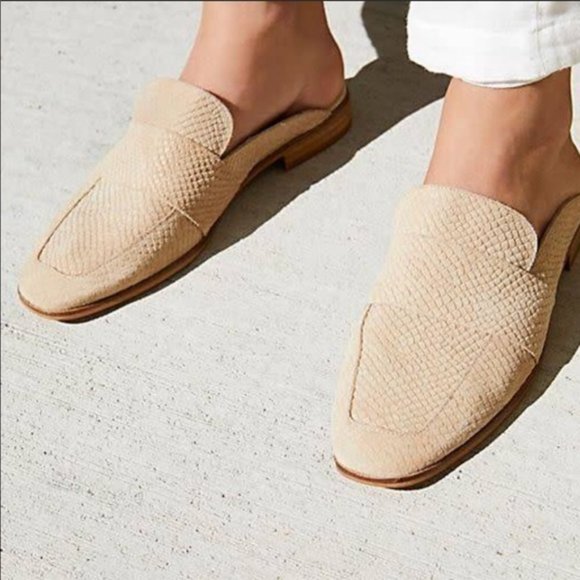 at ease loafer mule